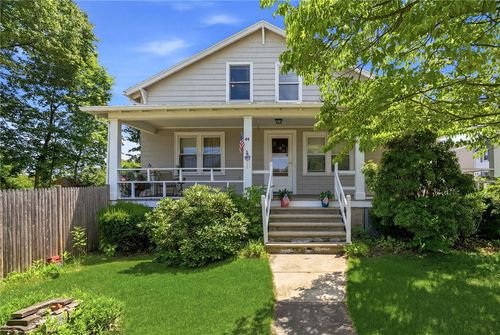 49 W Warwick Ave, West Warwick, RI, 02893-3852 | Card Image