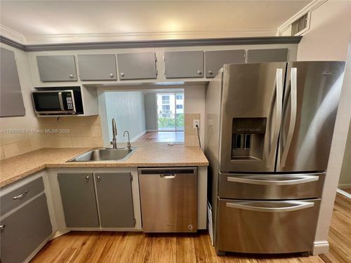 apt-408-1666 West Ave, Miami Beach, FL, 33139-2399 | Card Image