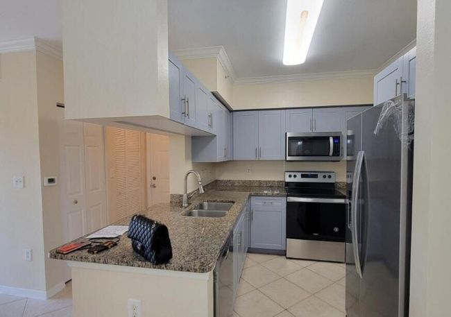APT-304 - 6533 Emerald Dunes Dr, Condo with 2 bedrooms, 2 bathrooms and null parking in West Palm Beach FL | Image 16