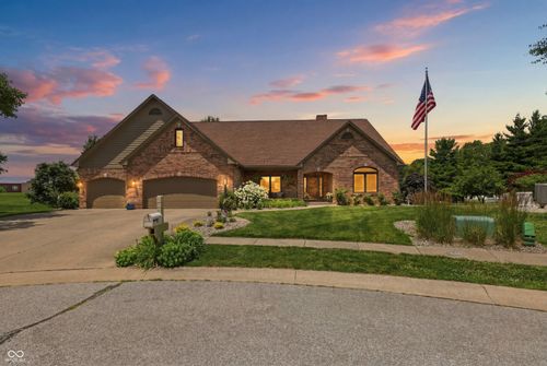 2496 Turf Way, Shelbyville, IN, 46176-8864 | Card Image