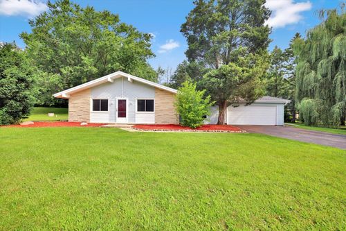 2768945 Hidden Lakes Dr, Mukwonago, WI, 53149-8568 | Card Image