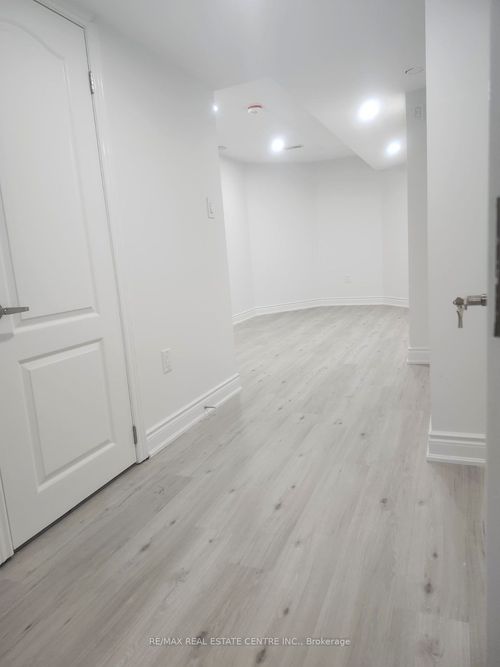 bsmt2-1 Branigan Cres, Georgetown, ON, L7G0N2 | Card Image