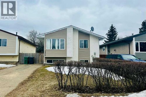 3905 52 Ave, Ponoka, AB, T4J1C8 | Card Image