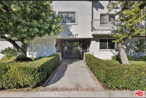 b12-18547 Collins St, Tarzana, CA, 91356 | Card Image