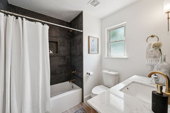 Full guest bathroom with bathtub shower combo | Image 29