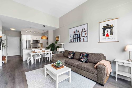 e405-20211 66 Ave, Langley, BC, V2Y0L4 | Card Image