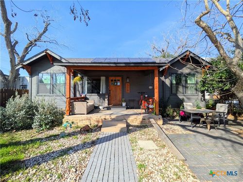 635 Camp St, New Braunfels, TX, 78130-4211 | Card Image