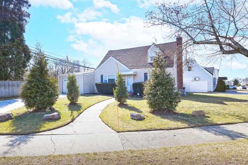 46 Gables Drive, Oyster Bay, NY, 11801 | Card Image