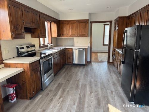 18 Cleveland St, Pawcatuck, CT, 06379-2520 | Card Image