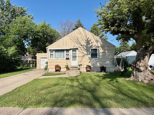 1215 Douglas Ave, Worthington, MN, 56187-1931 | Card Image
