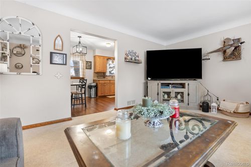 2059 Covert Rd, Burton, MI, 48509-1010 | Card Image