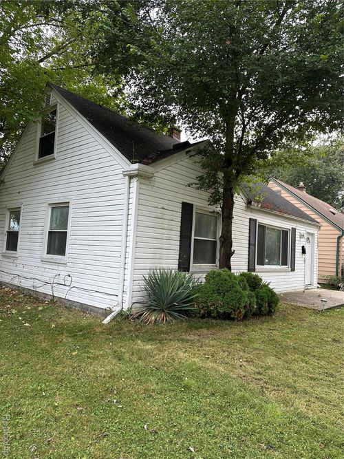 17082 Lincoln Ave, Eastpointe, MI, 48021-3032 | Card Image