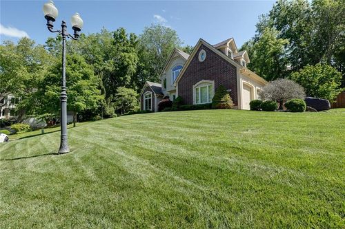 3209 Thornbird St, Blue Springs, MO, 64015-9613 | Card Image