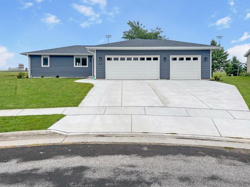 525 Washington Circle, Oostburg, WI, 53070 | Card Image