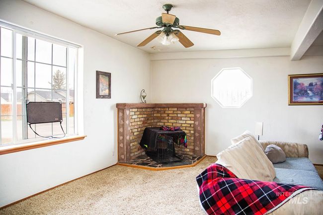 134 Maple Ave, Home with 2 bedrooms, 1 bathrooms and 2 parking in Hansen ID | Image 12