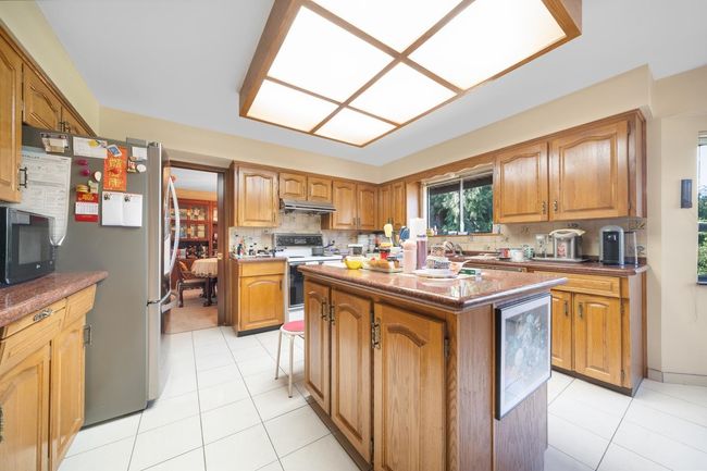 8008 Woodhurst Drive, House other with 5 bedrooms, 3 bathrooms and 6 parking in Burnaby BC | Image 7
