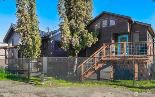 3868 16th Ave Sw, Seattle, WA, 98106-1168 | Card Image