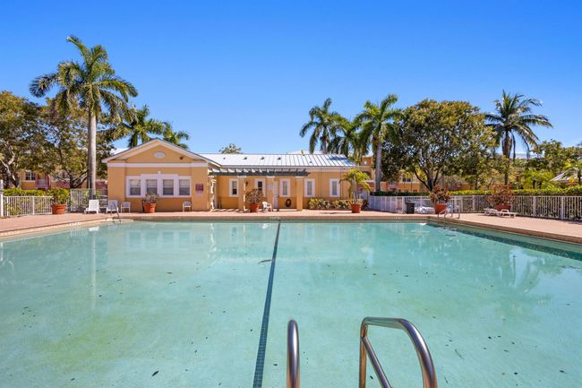 141 - 2122 Shoma Dr, Condo with 3 bedrooms, 3 bathrooms and null parking in Royal Palm Beach FL | Image 25