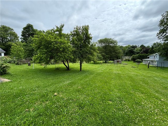 352 Vienna St, Home with 3 bedrooms, 3 bathrooms and null parking in Newark NY | Image 4