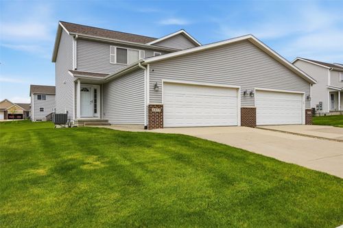 1577 Hunters Creek Way, Marion, IA, 52302-7105 | Card Image