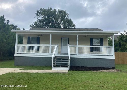 112 Spruce St, Pass Christian, MS, 39571-3517 | Card Image