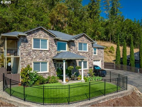 1584 Nw Avery St, Roseburg, OR, 97471-6024 | Card Image