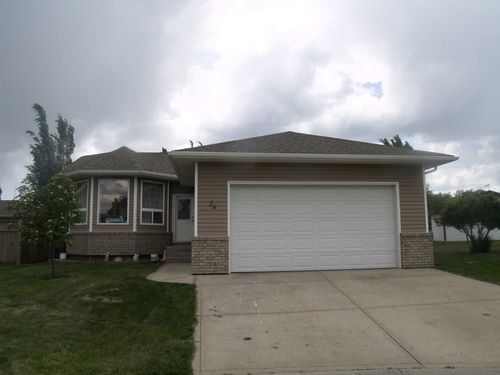 26 Tennyson Close, Lacombe, AB, T4L2L9 | Card Image