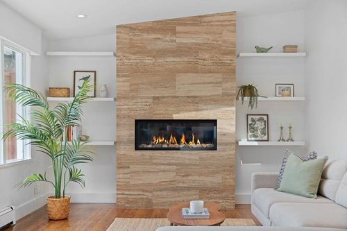 727 Crystal Crt, North Vancouver, BC, V7R2B6 | Card Image