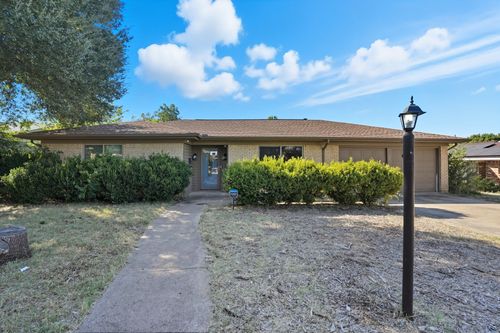 233 Bellvue Dr, Fort Worth, TX, 76134-3926 | Card Image