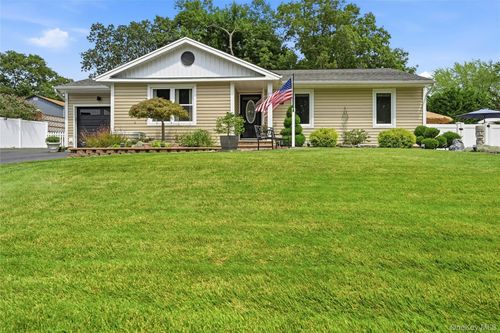 139 N Summit Avenue, Brookhaven, NY, 11772 | Card Image