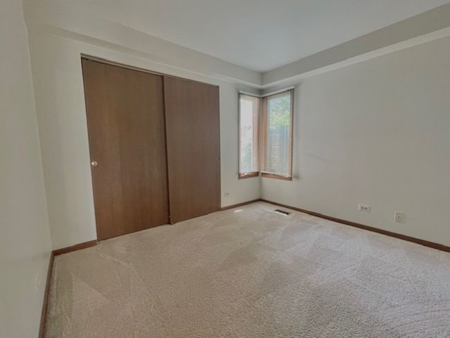 5 - 304 University Ln, Townhouse with 2 bedrooms, 1 bathrooms and 1 parking in Elk Grove Village IL | Image 17
