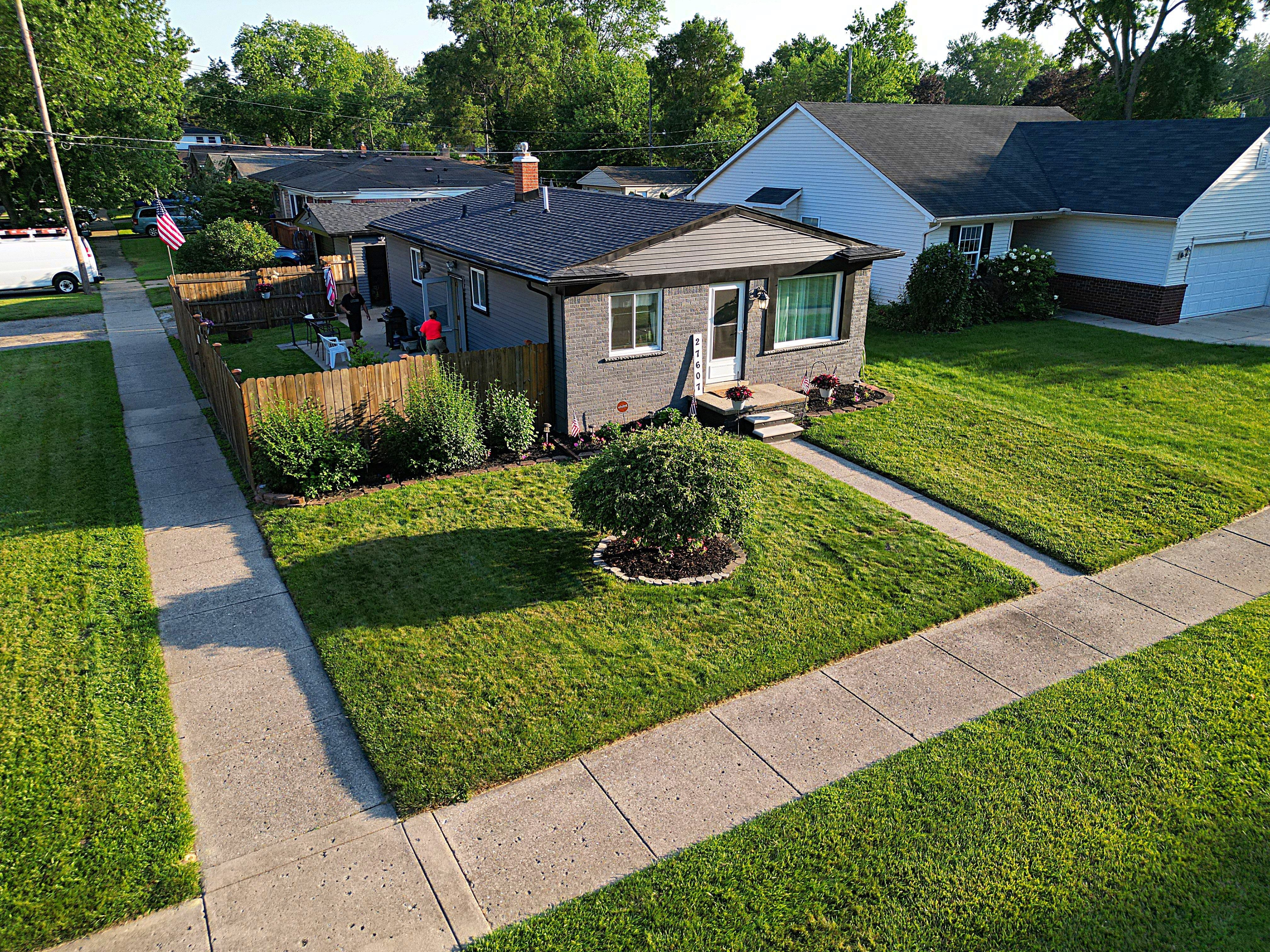 Pembroke St, Livonia, MI 48152
