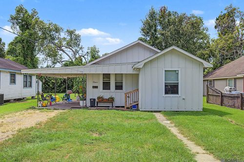 211 E Caldwell St, Gonzales, LA, 70737-3129 | Card Image