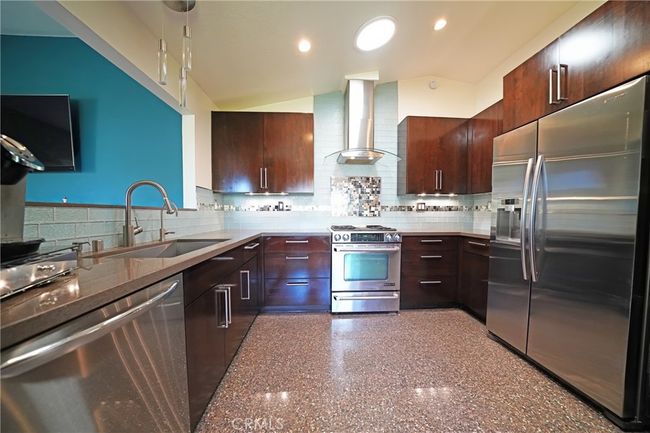 27768 Crookshank Dr, House other with 3 bedrooms, 2 bathrooms and 2 parking in Santa Clarita CA | Image 11