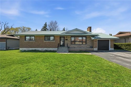 3533 Dorchester Rd, Niagara Falls, ON, L2J3A4 | Card Image