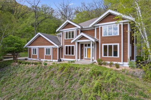 104 Forest Oak Ct, Winona, MN, 55987-6032 | Card Image