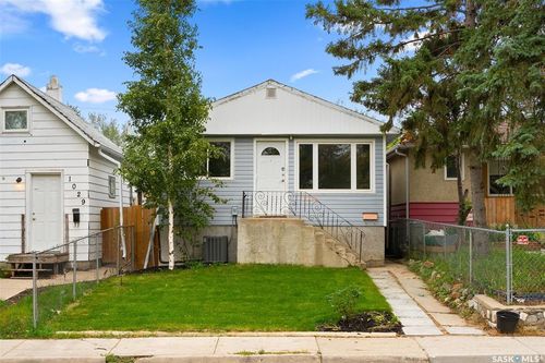 1035 Robinson St, Regina, SK, S4T2M8 | Card Image