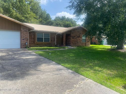 63737 Diamondhead Dr N, Diamondhead, MS, 39525-3930 | Card Image