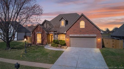 10203 93rd St, Owasso, OK, 74055-6829 | Card Image