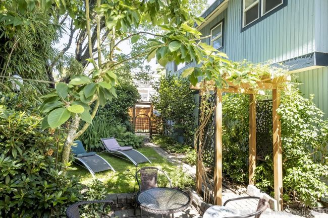 1071 Stevens Street, House other with 3 bedrooms, 2 bathrooms and 5 parking in White Rock BC | Image 27