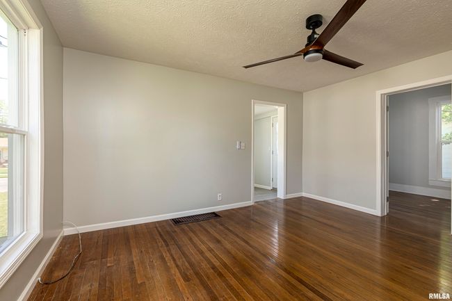 807 E Park St, House other with 3 bedrooms, 1 bathrooms and null parking in Du Quoin IL | Image 8