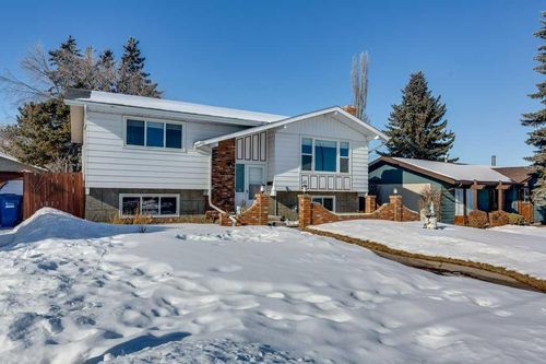 20 Harvey Close, Home with 4 bedrooms, 2 bathrooms and 3 parking in Red Deer AB | Card Image