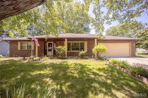 217 Adam Dr, Swansea, IL, 62226-8027 | Card Image