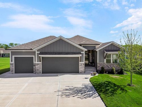 807 W Solomon Dr, Lone Jack, MO, 64086-4536 | Card Image