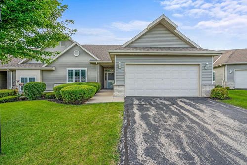 5375 S Butterfield Way, Greenfield, WI, 53221-3249 | Card Image