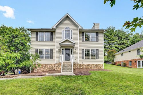 135 Sapphire Ave, Christiansburg, VA, 24073-5895 | Card Image