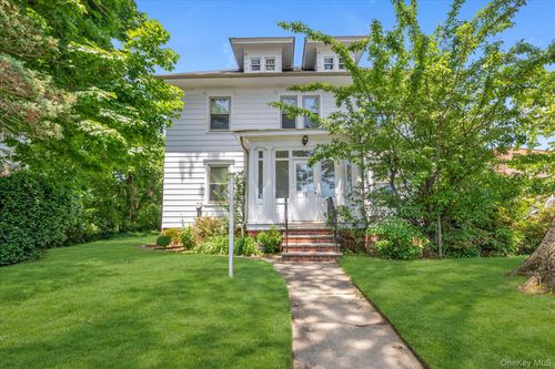 15 Wilson Ln, Rockville Centre, NY, 11570-3916 | Card Image