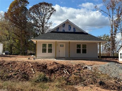 511 West End Boulevard, House other with 3 bedrooms, 2 bathrooms and null parking in Madison NC | Image 1