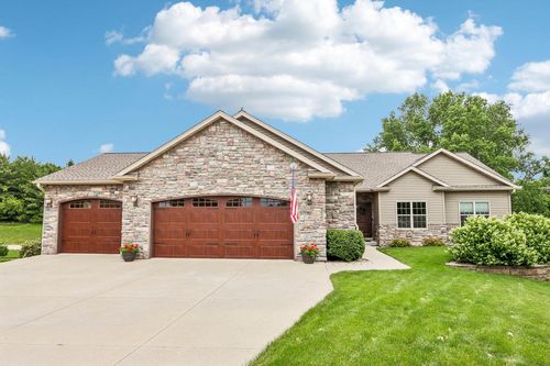 N6819 Canter Ct, LAKE MILLS, WI, 53551-9407 | Card Image