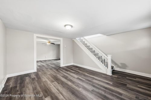 121 Throop St, Scranton, PA, 18508-1611 | Card Image